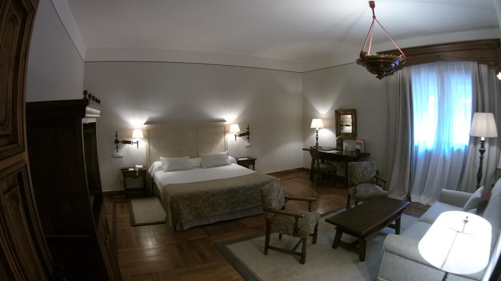 Hotel De Santiago - Reis Catolicos